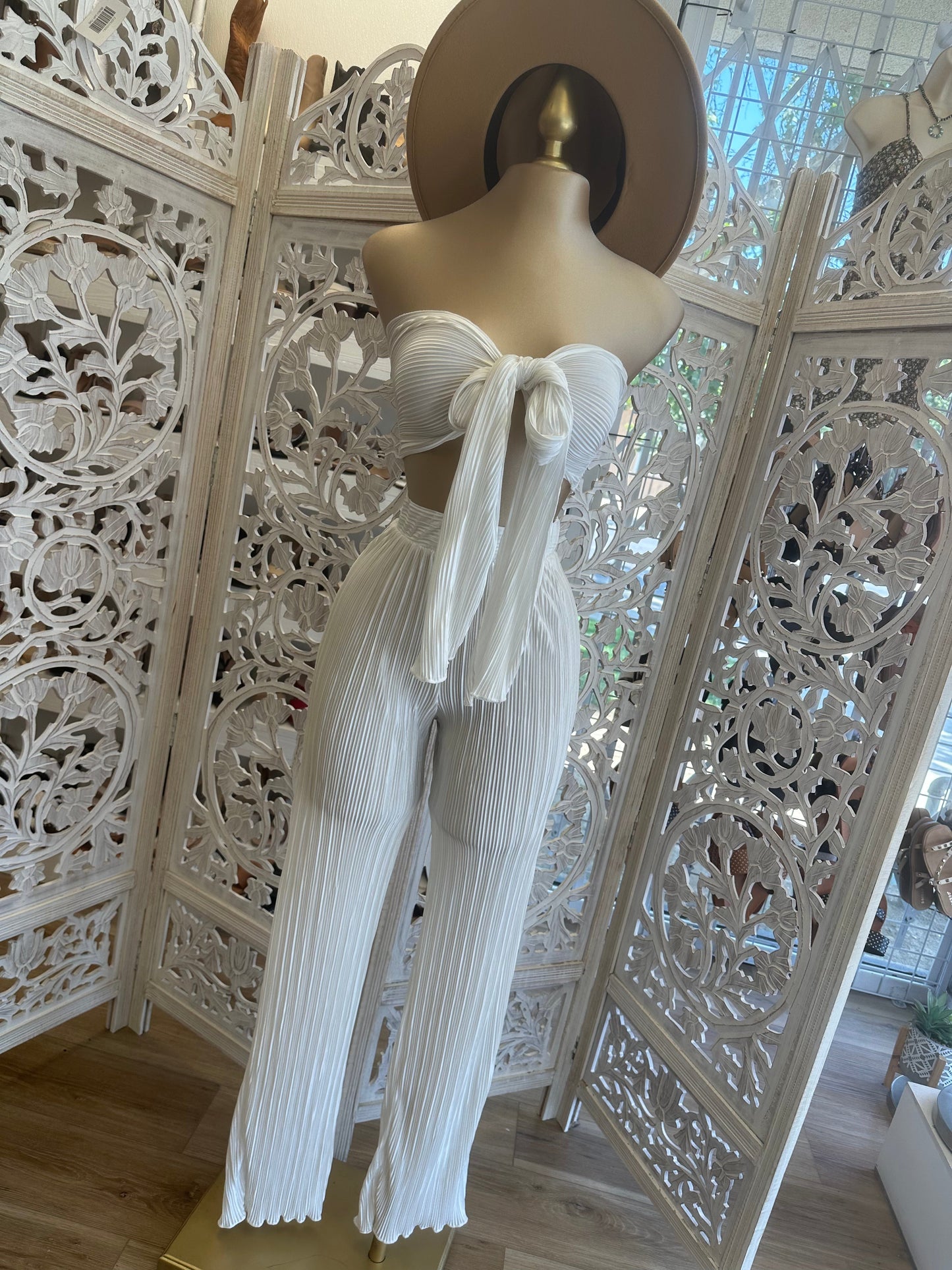 White Pleated Bowfront Set