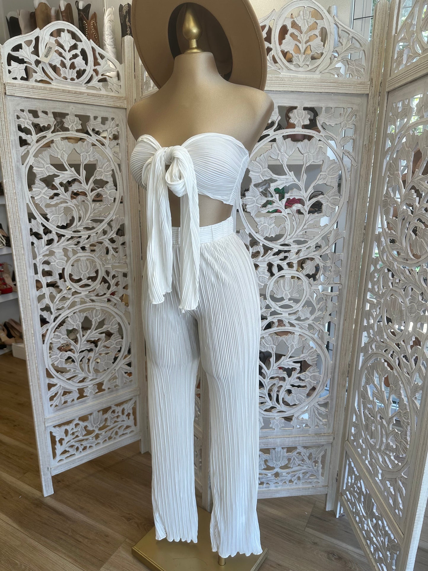 White Pleated Bowfront Set