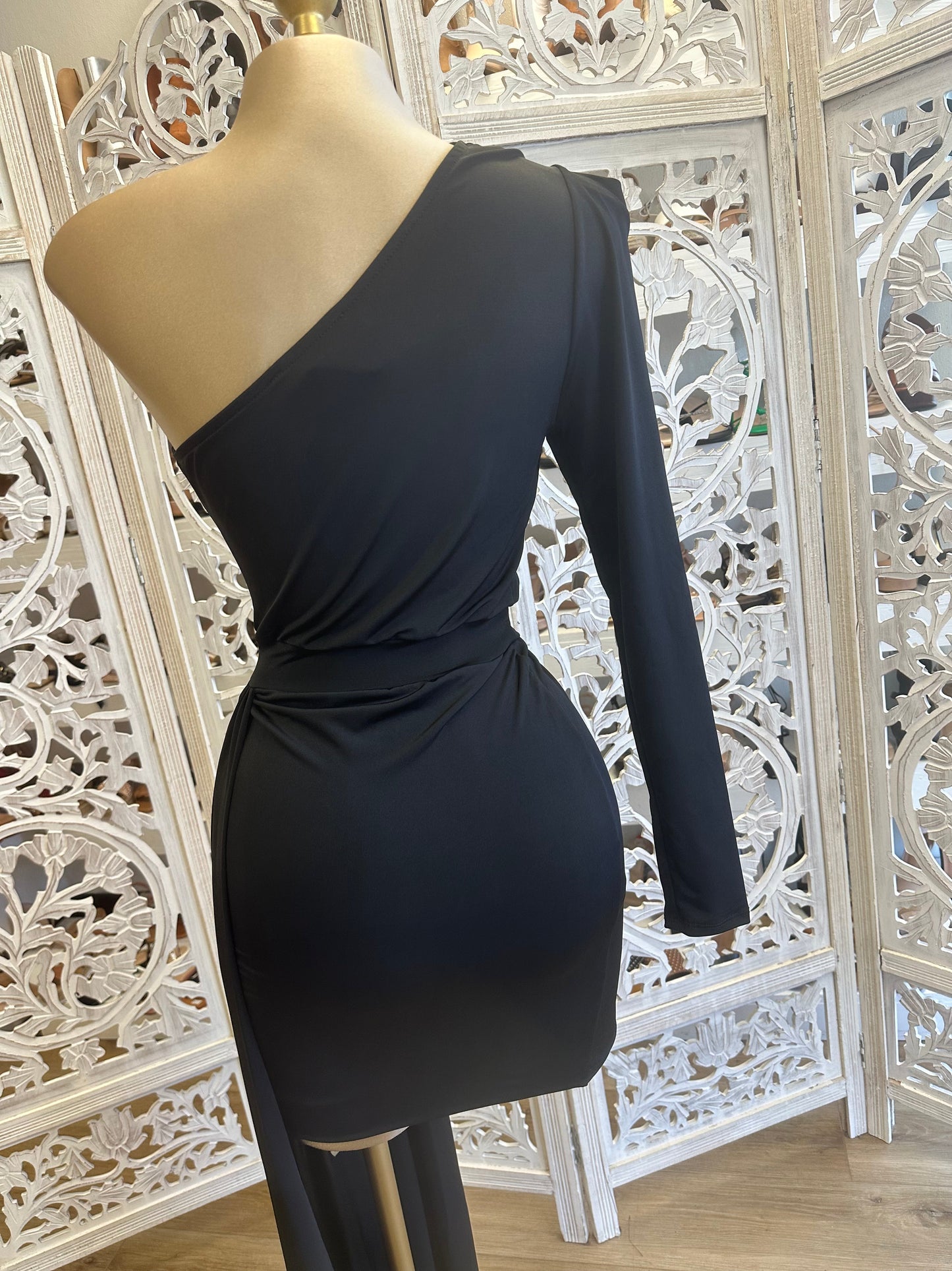 Black One Sleeve Tailed Dress