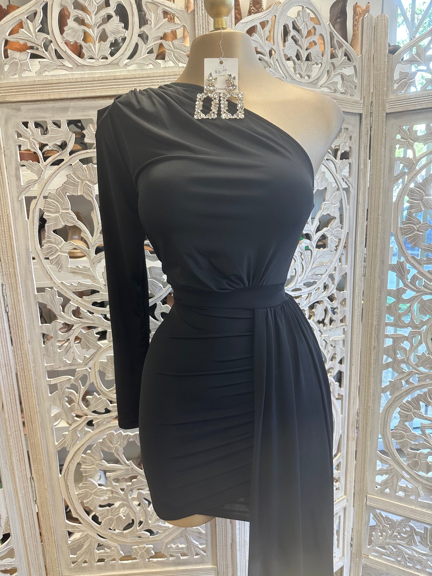 Black One Sleeve Tailed Dress