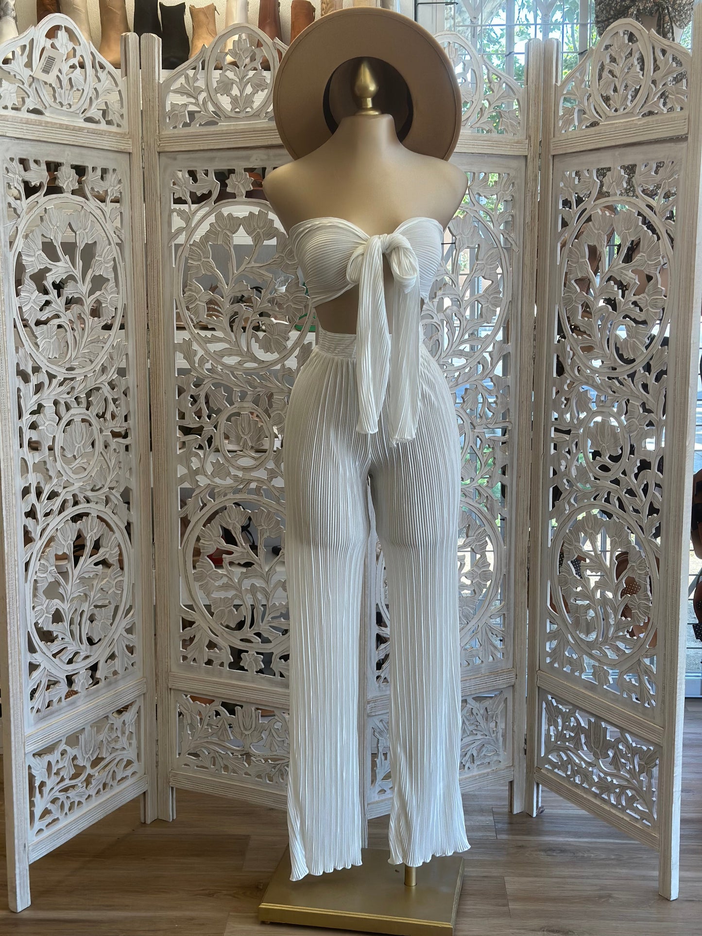 White Pleated Bowfront Set