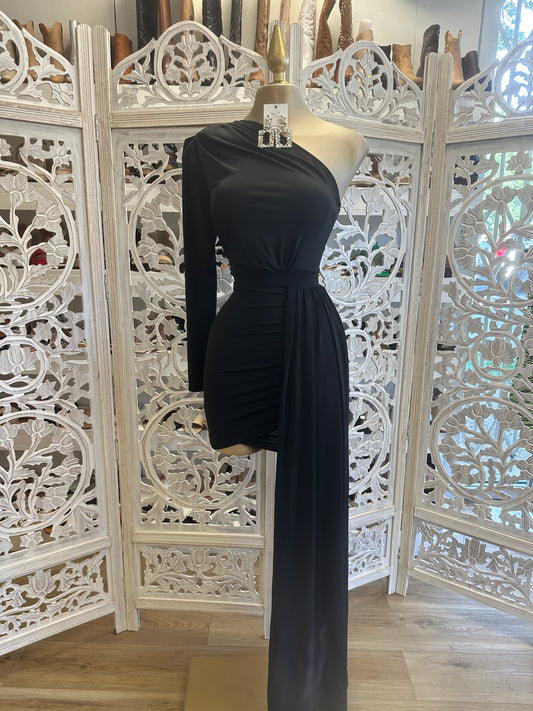 Black One Sleeve Tailed Dress